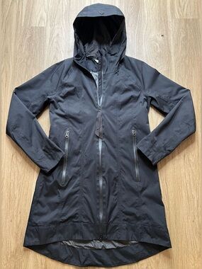 Lululemon Right As Rain Jacket Sz 19” x 36”